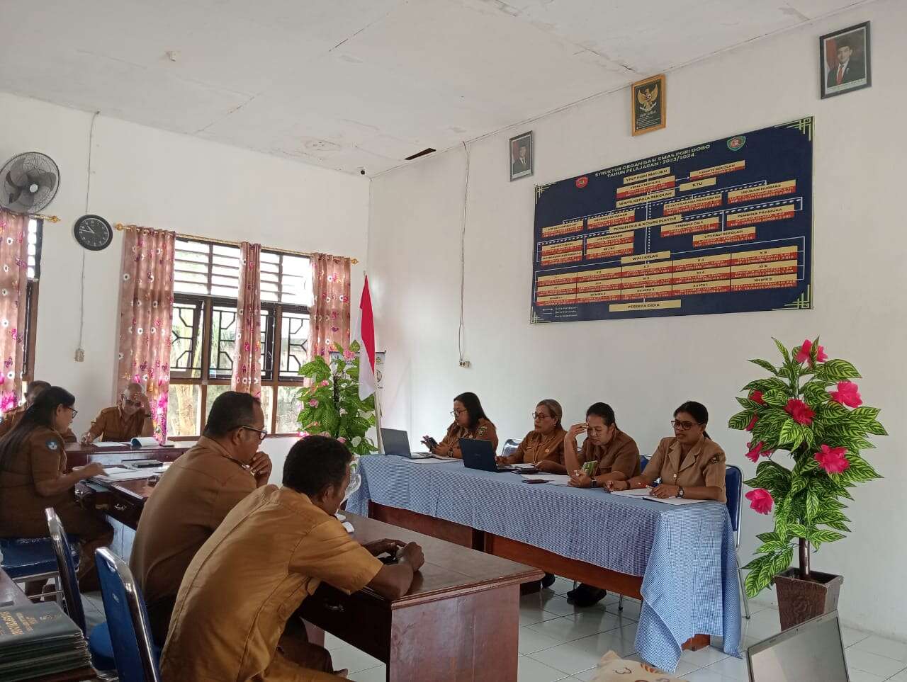 Rapat bersama Kepala SMA PGRI DOBO dan Dewan Guru  Persiapan Proses Pembelajaran Pada Semester Ganjil Tahun Pelajaran 2025/2026